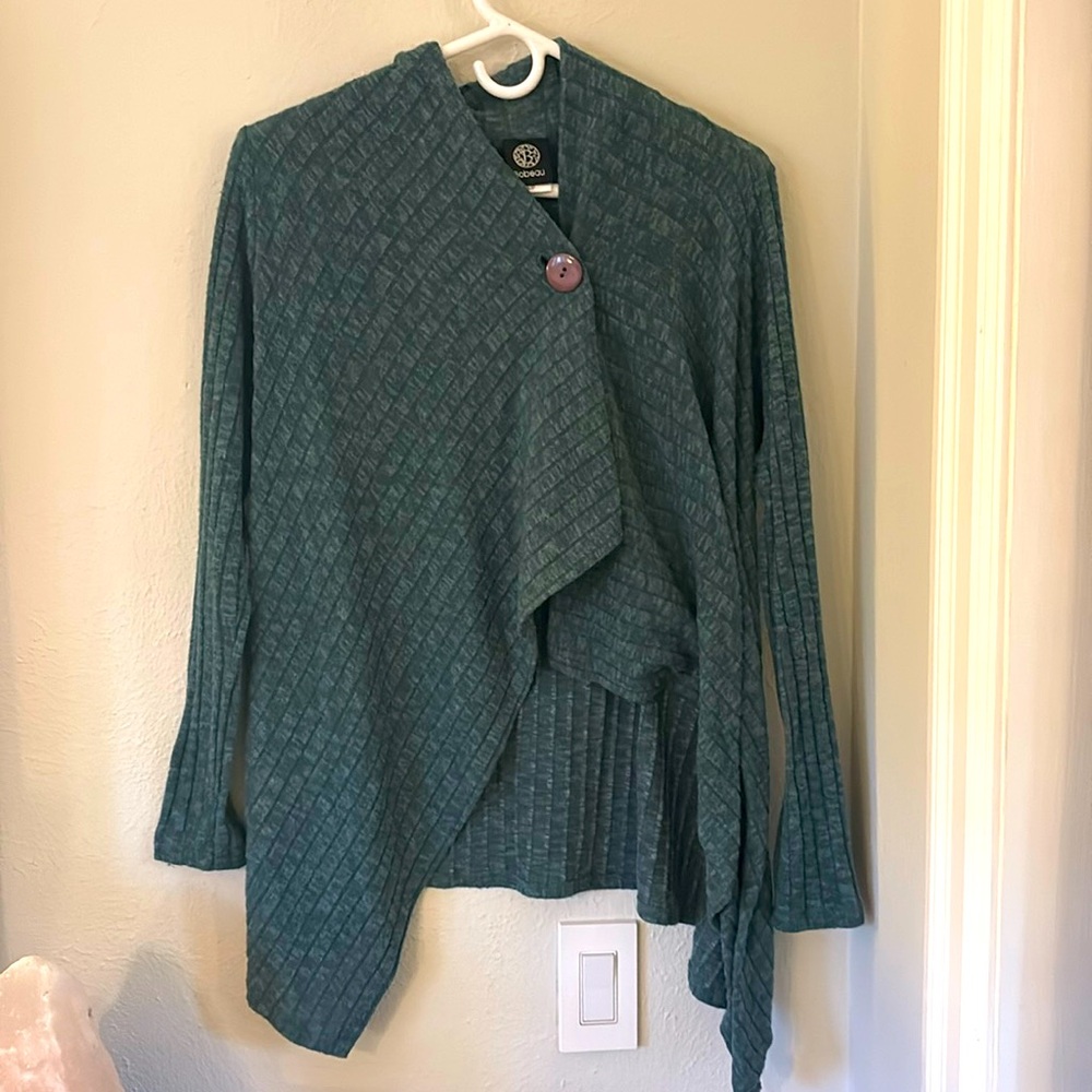 Blue-green Bobeau cardigan with top button closure